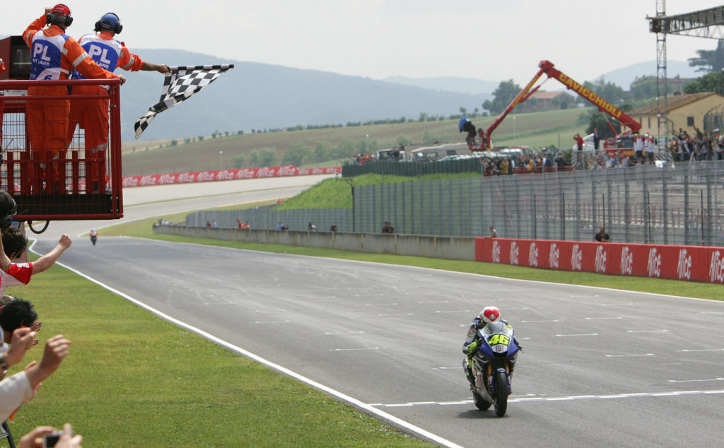 Italian Valentino Rossi crosses the fini
