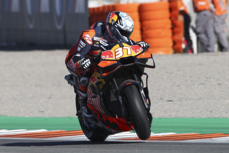 3 during testing at Ricardo Tormo Circuit on November 18, 2025 in Valencia, Spain. (Photo by Gold & Goose Photography/Getty Images
