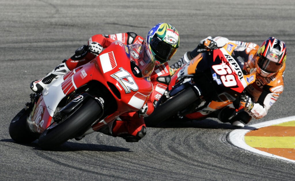 Troy Bayliss overtakes Nicky Hayden en route to winning the 2006 MotoGP Valencia Grand Prix for Ducati